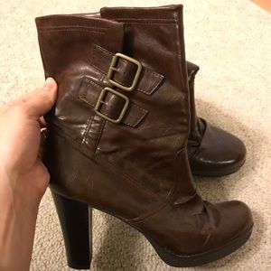 Brown Heeled Boots Size 7.5 Like New!